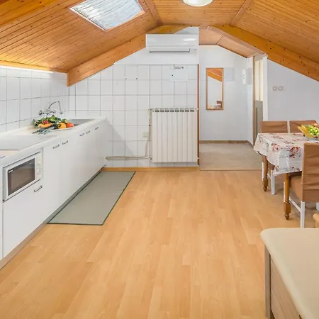 1 Bedroom Beautiful In Appartement